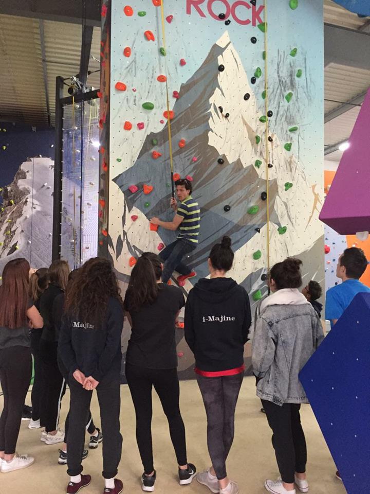 31682557_917140175125790_8334789624534663168_n